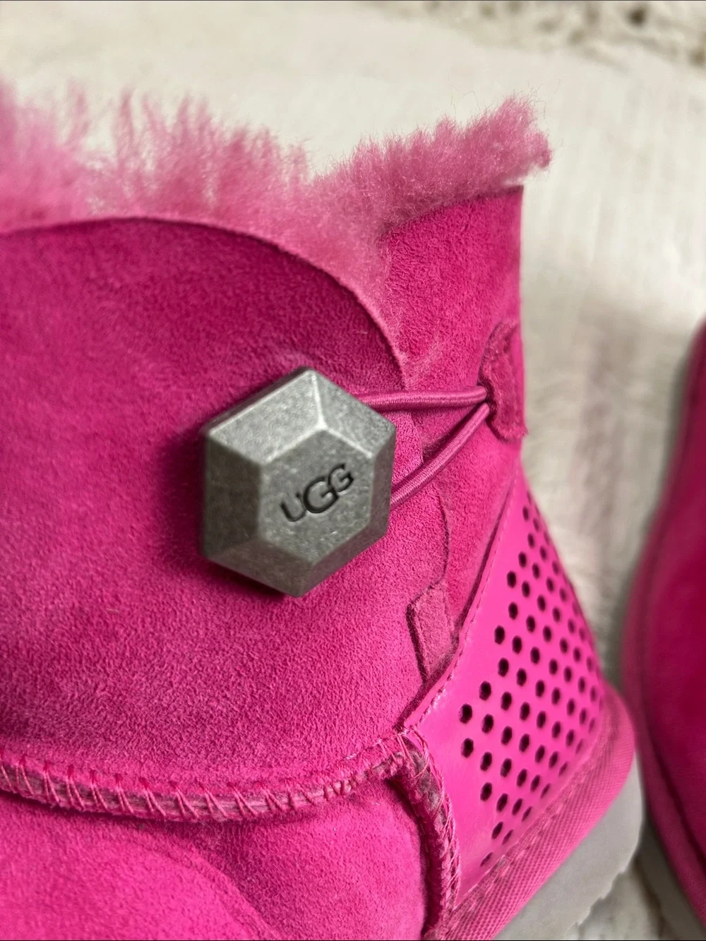 Ugh Mini Bailey Button Geo Perf Magenta Pink 10